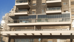 סגירת מרפסת במודיעין